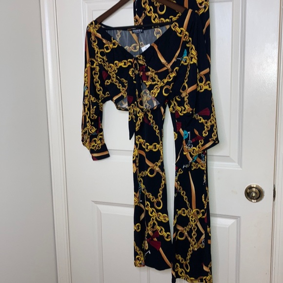 Fashion Nove Love on Lockdown Set - Picture 4 of 4